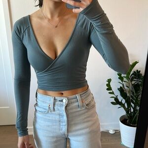 Aritzia Wilfred Cross-over long sleeve green crop top XS